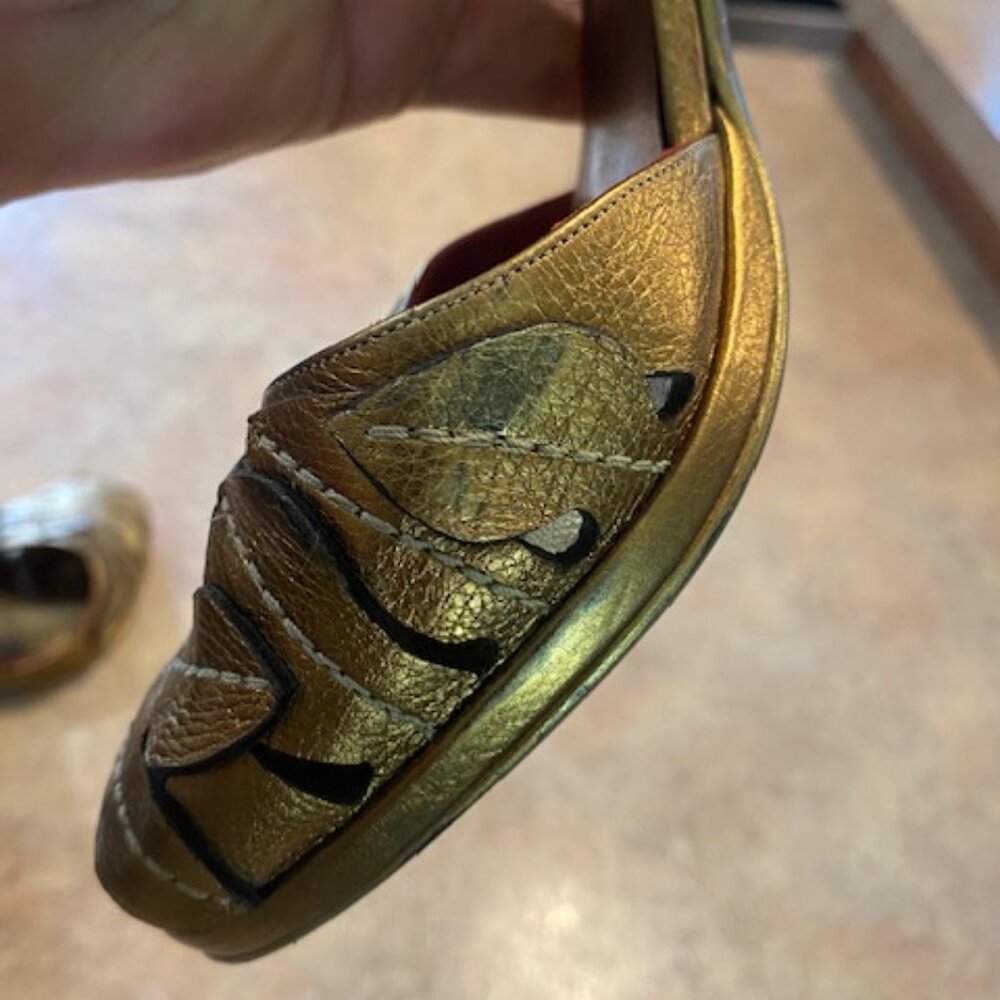 Ferragamo Gold Heels Size 9 1/2 B Leaf design Leather - Picture 8 of 16